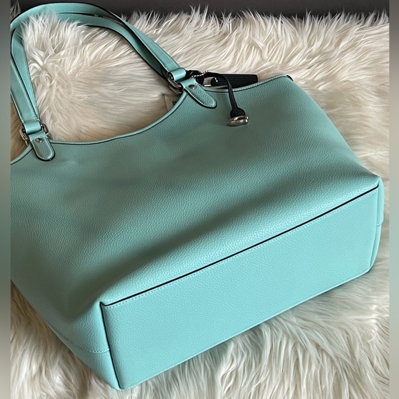 C6337 - Coach Day Tote - Picture 7 of 14